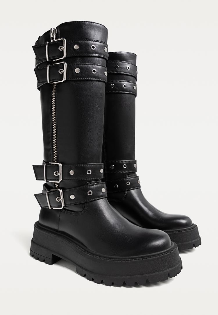 bottes plates avec boucles