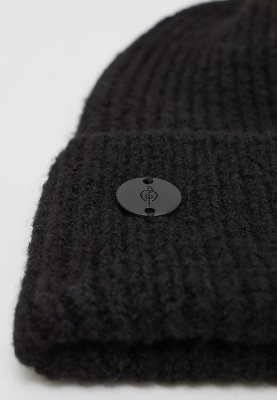 basic beanie with plaque detail