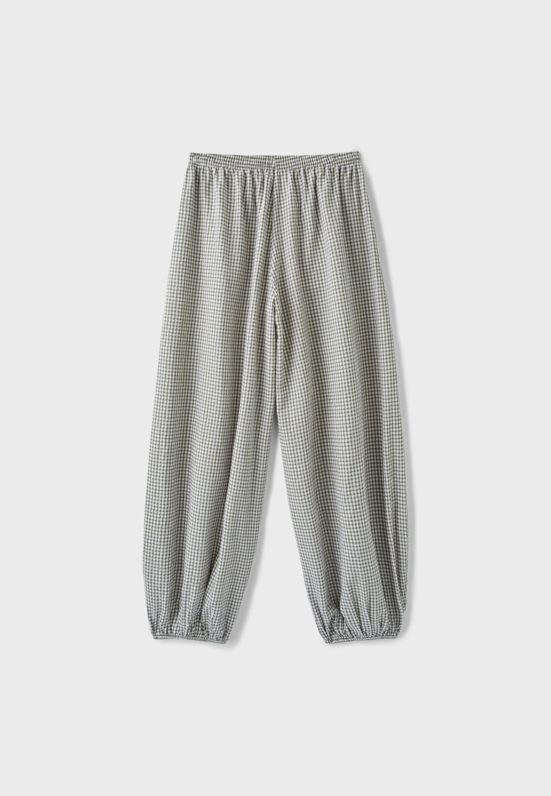 Stradivarius Kare desenli volümlü pantolon görsel 6