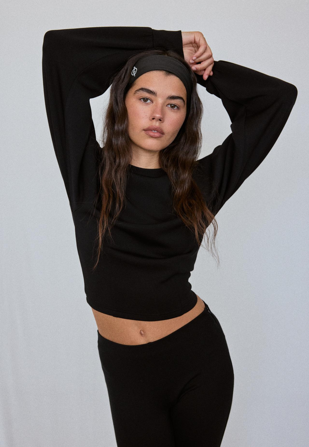 Soft-touch sweatshirt with fitted waist — Black