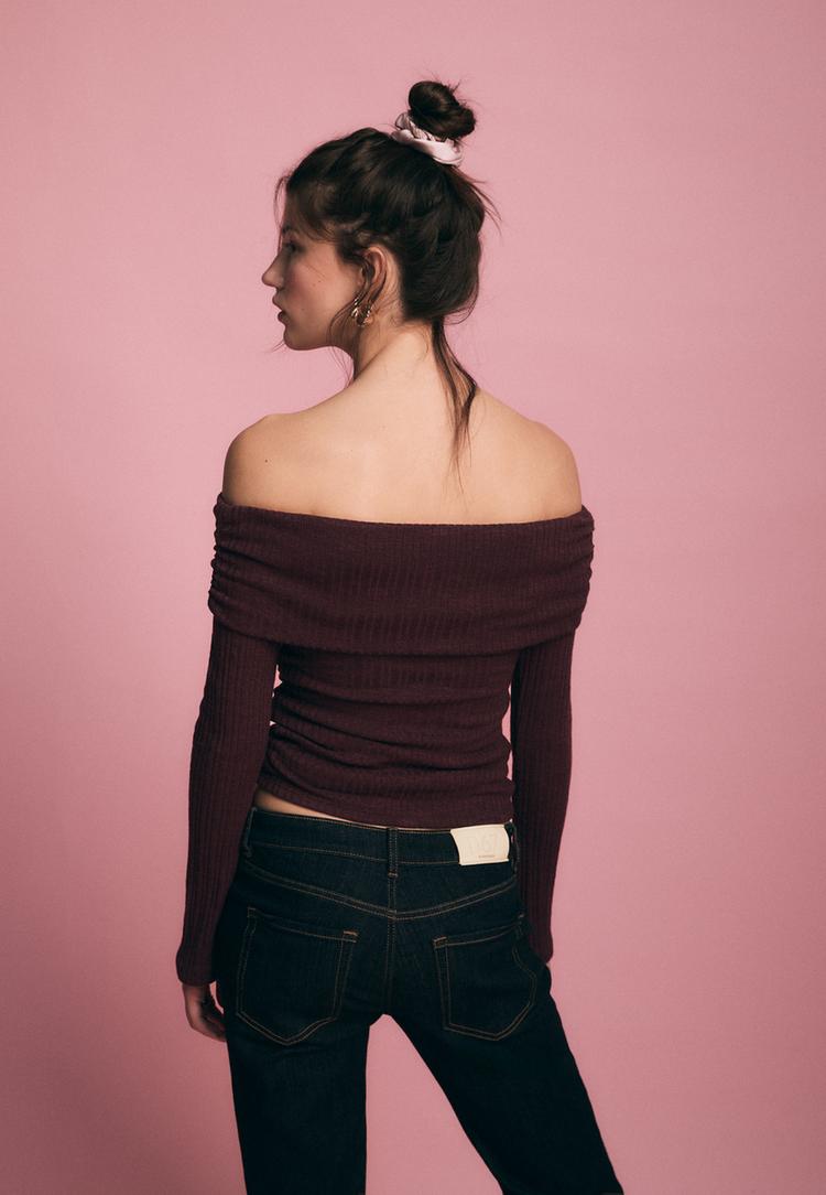 maglietta in maglia arricciata con spalle scoperte