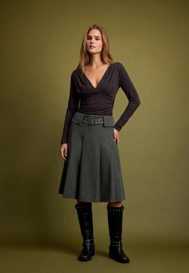 Long sleeve V-neck T-shirt — Brown 4