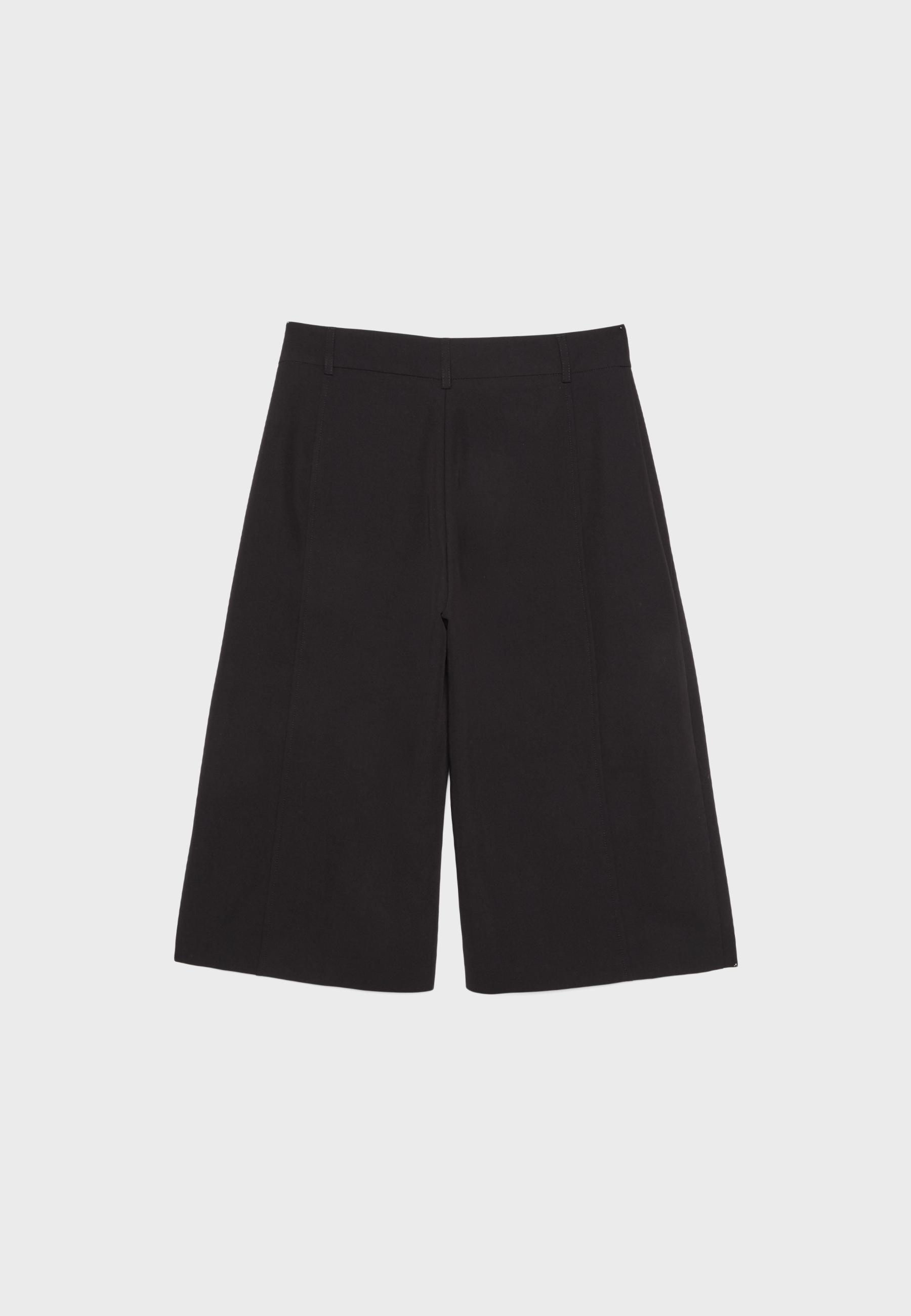 Crossed-waist smart Bermuda shorts — Black