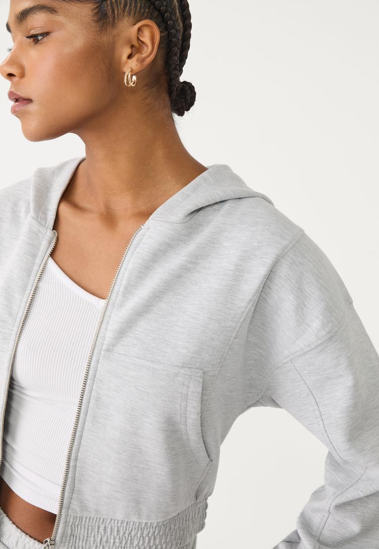 sudadera capucha bolsillos