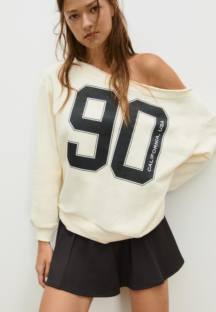 sudadera posicional hombro descubierto