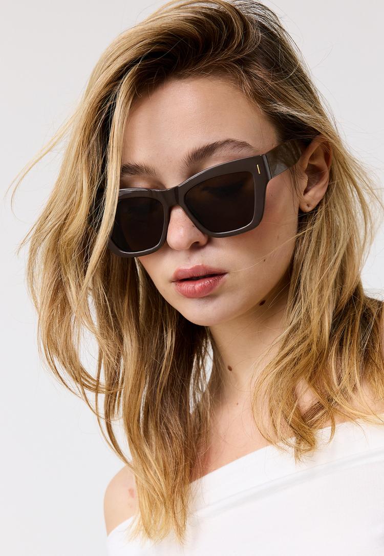 Stradivarius Τετράγωνα Γυαλιά Ηλίου Cat Eye Από Ρητίνη Με Λεπτομέρεια Καφέ Os φωτογραφία