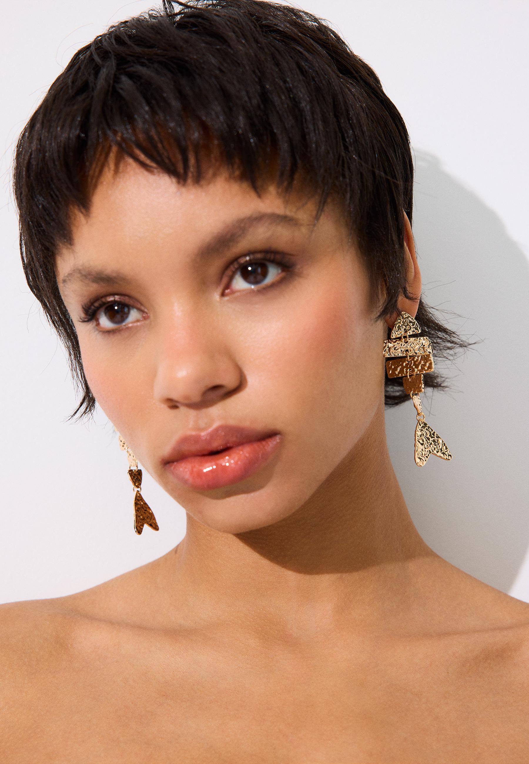 Articulated fish earrings — Gold