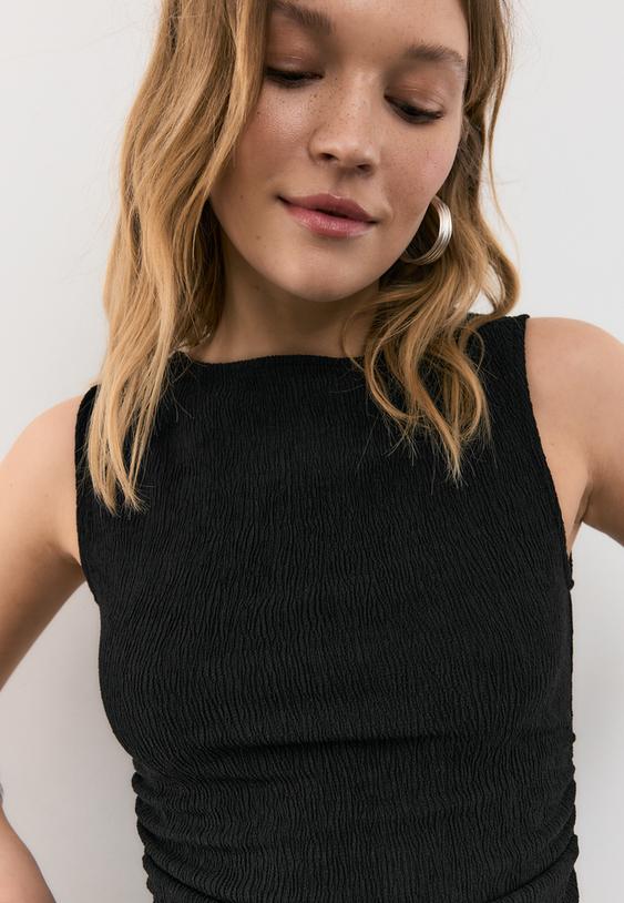 Stradivarius Gathered Texture T-Shirt Black L