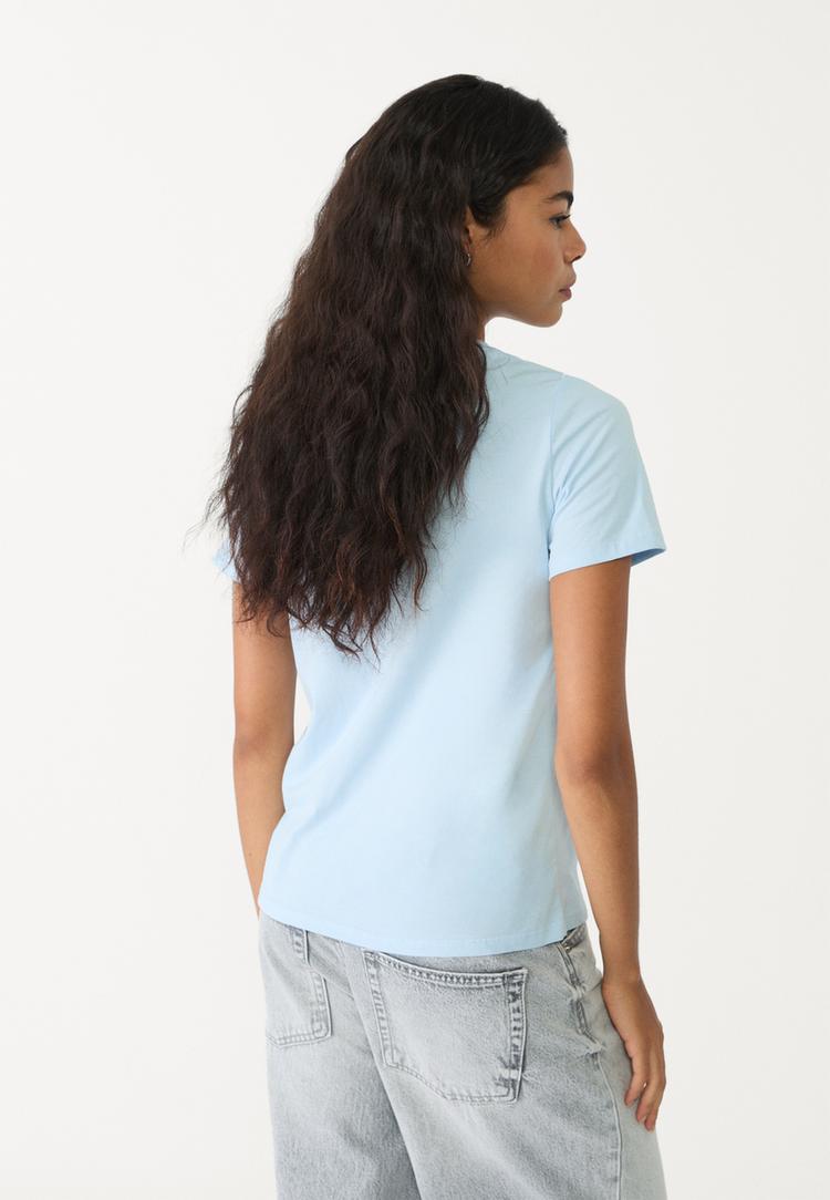 camiseta bordados y brillos