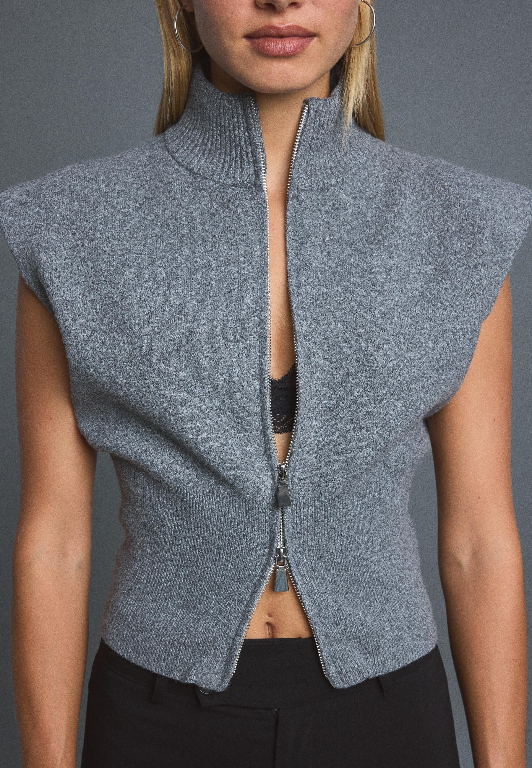 Knit vest with padded shoulders and zip — Dark grey