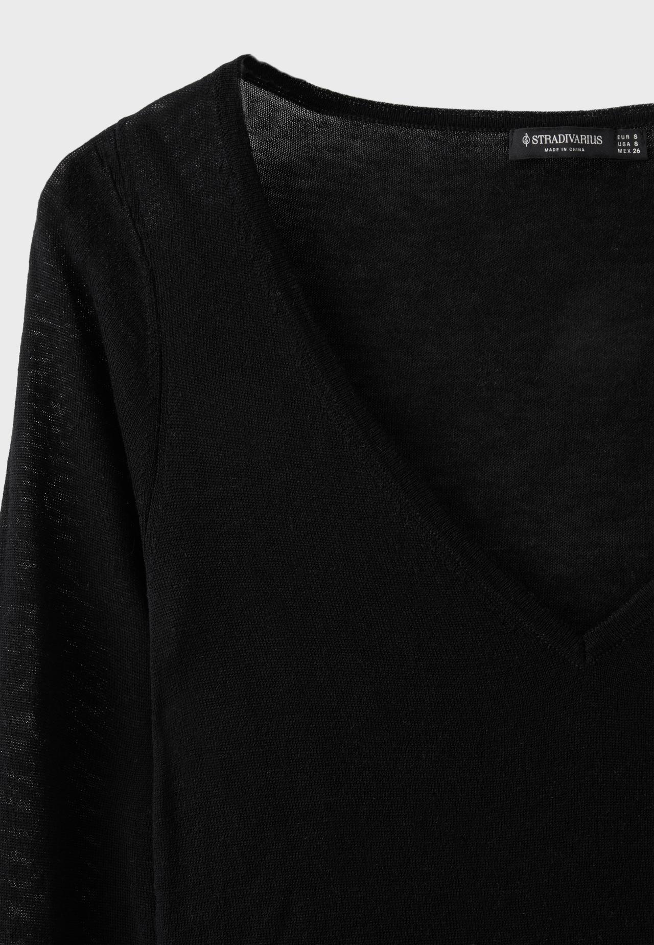 Basic wool and silk V-neck sweater — Black