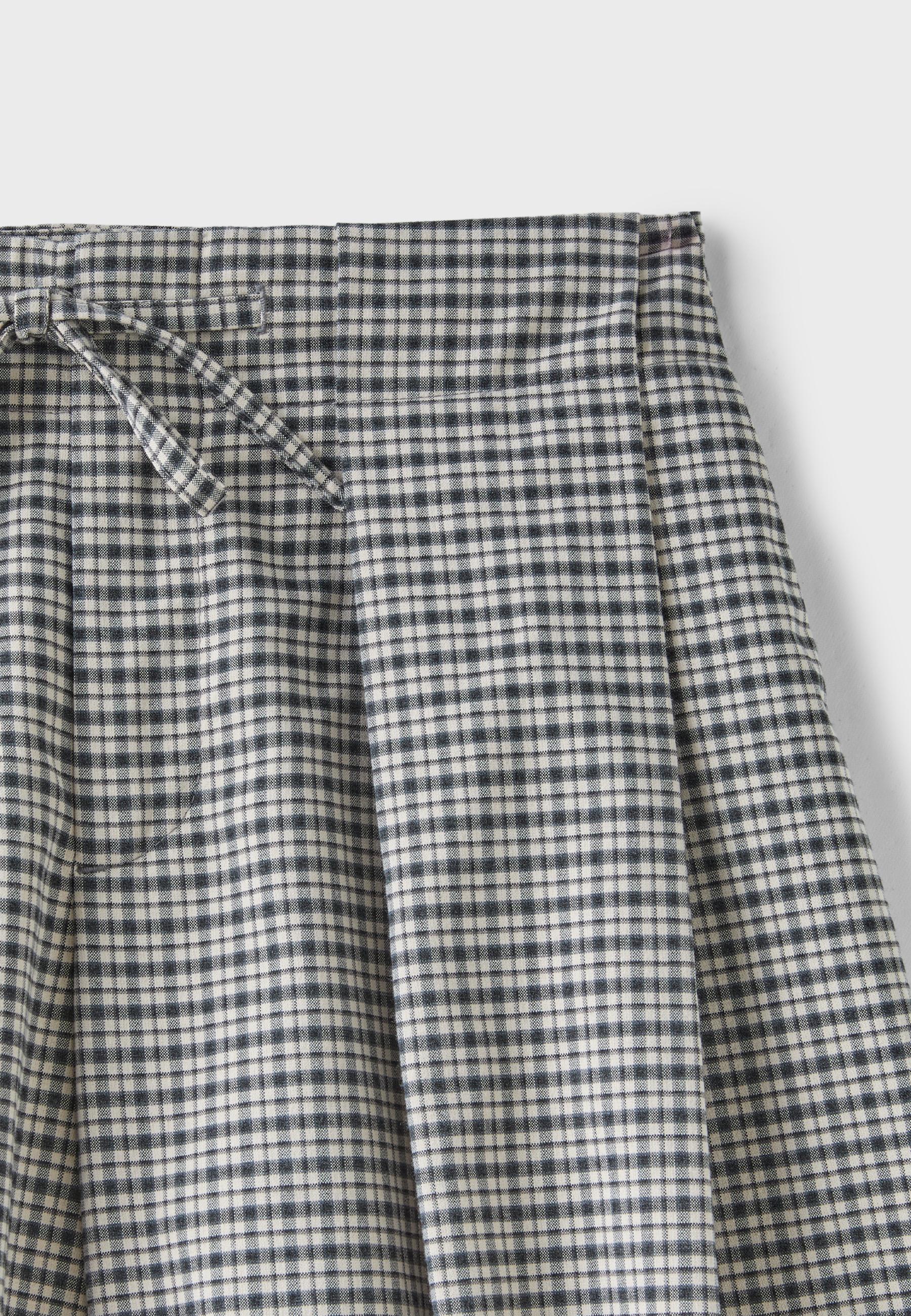 Technical check trousers with pleat detail — Black