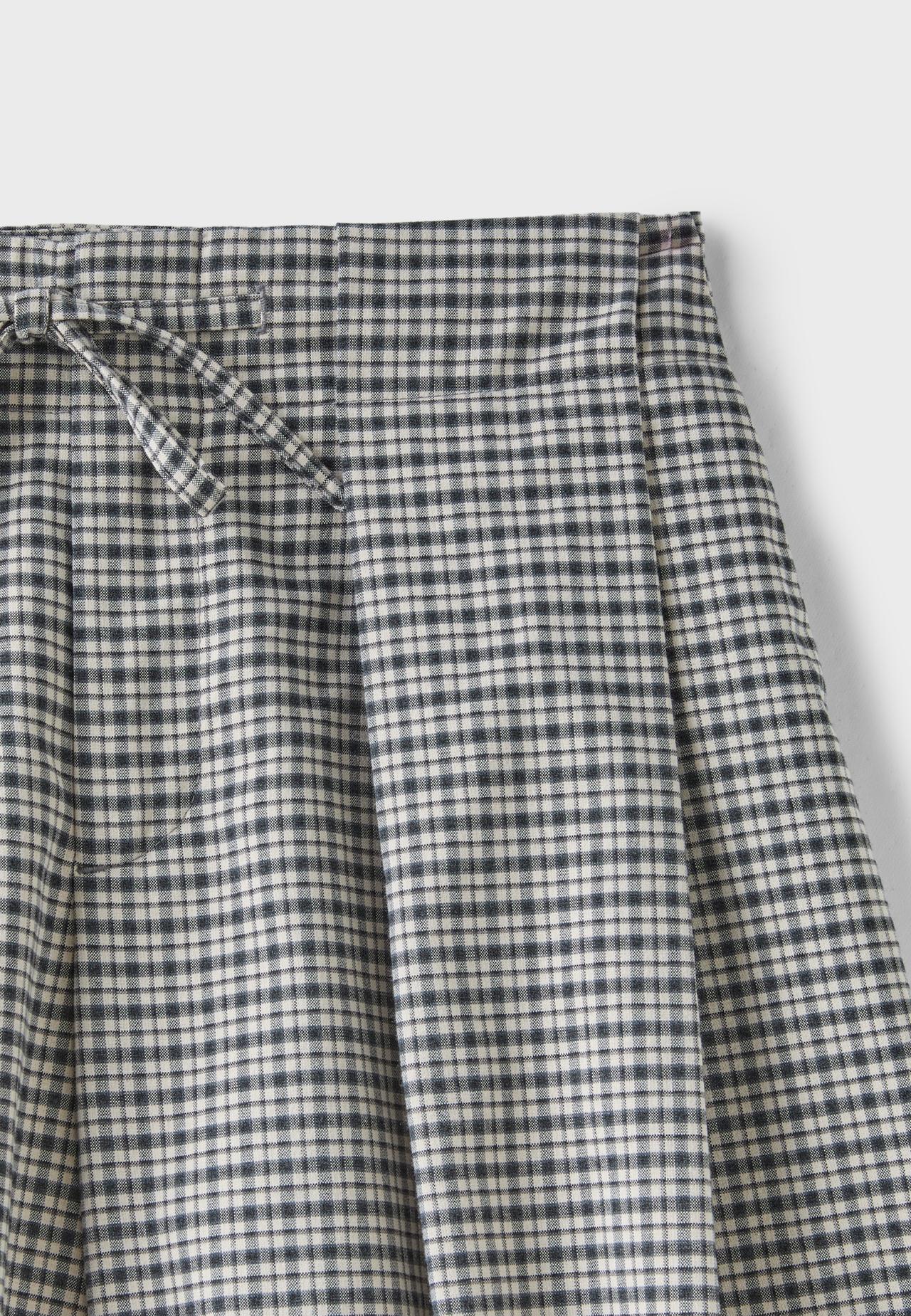 Technical trousers with pleat detail and print — Black