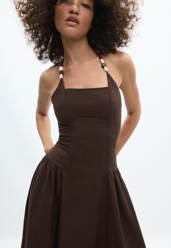 vestido midi halter detalle abalorios
