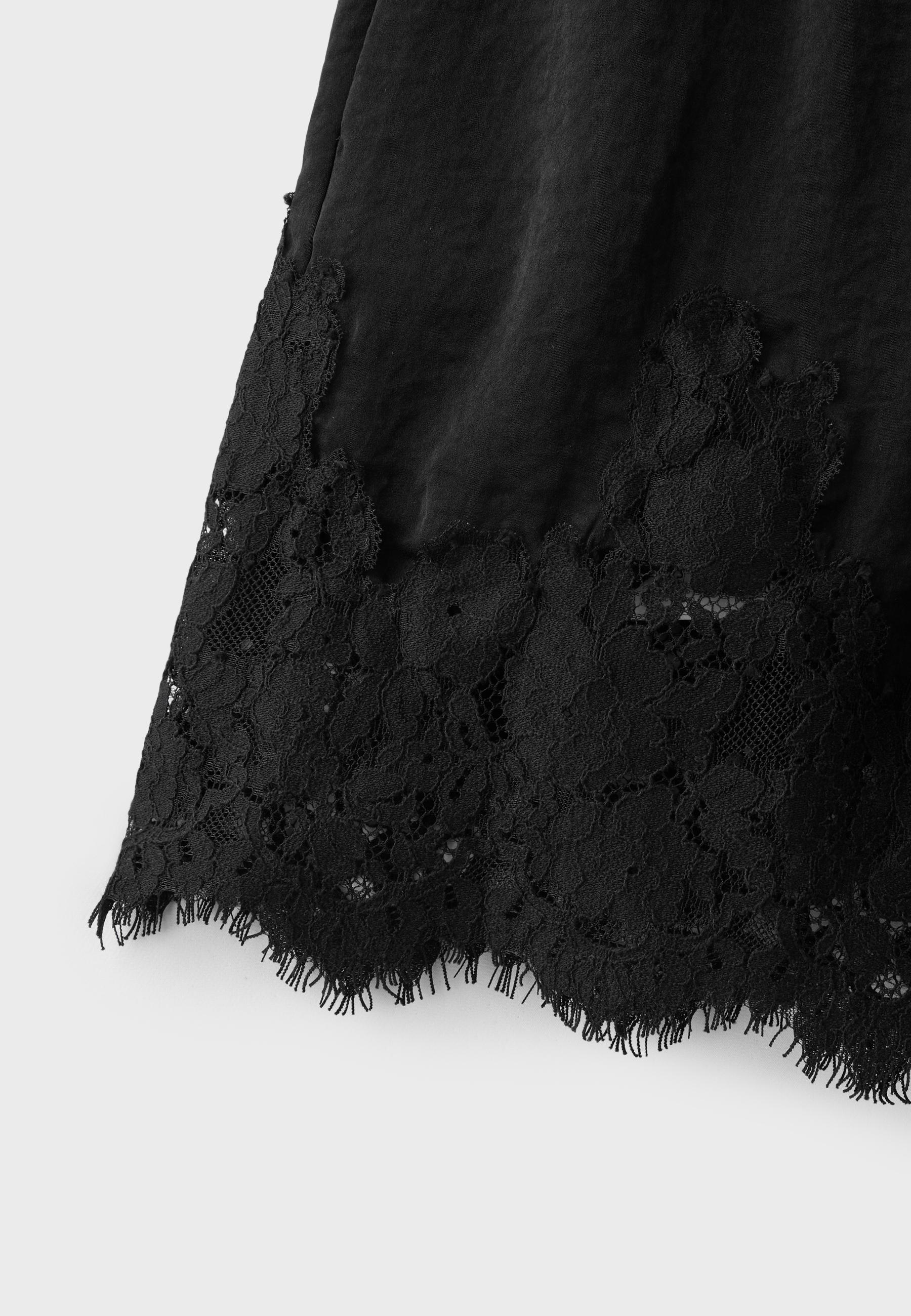 Satin lace shorts — Black