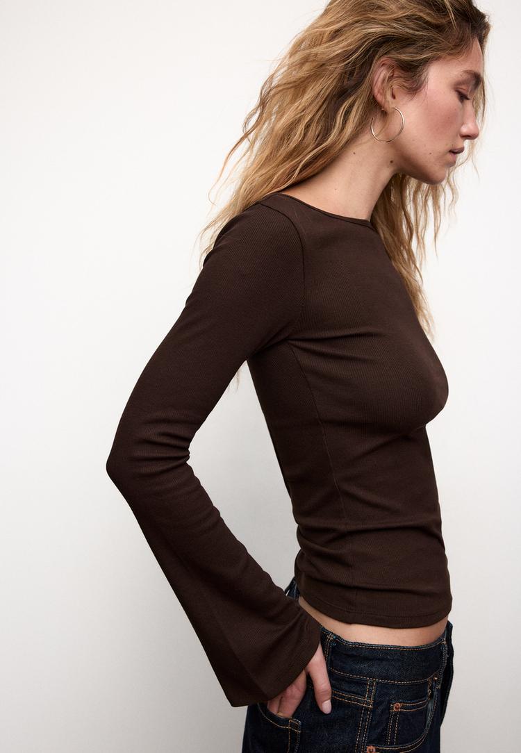 camiseta basica manga acampanada