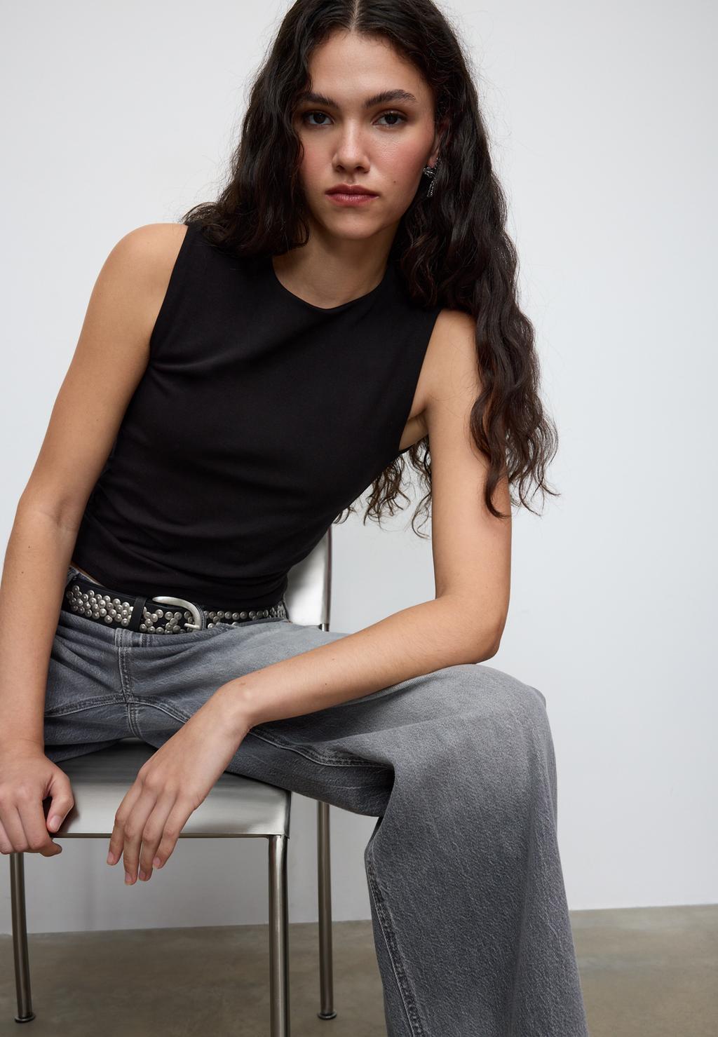 Basic Sleeveless T-Shirt