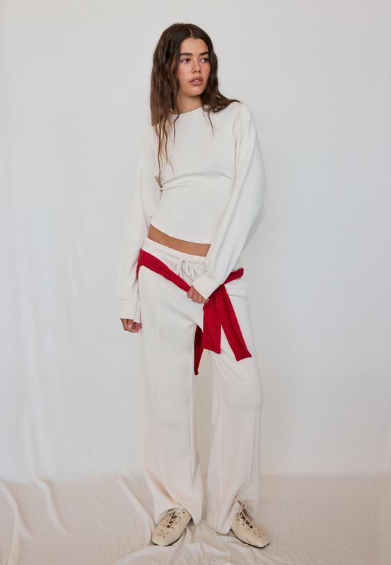 Stradivarius Soft-Touch Fitted Waist Sweatshirt Vanilla L