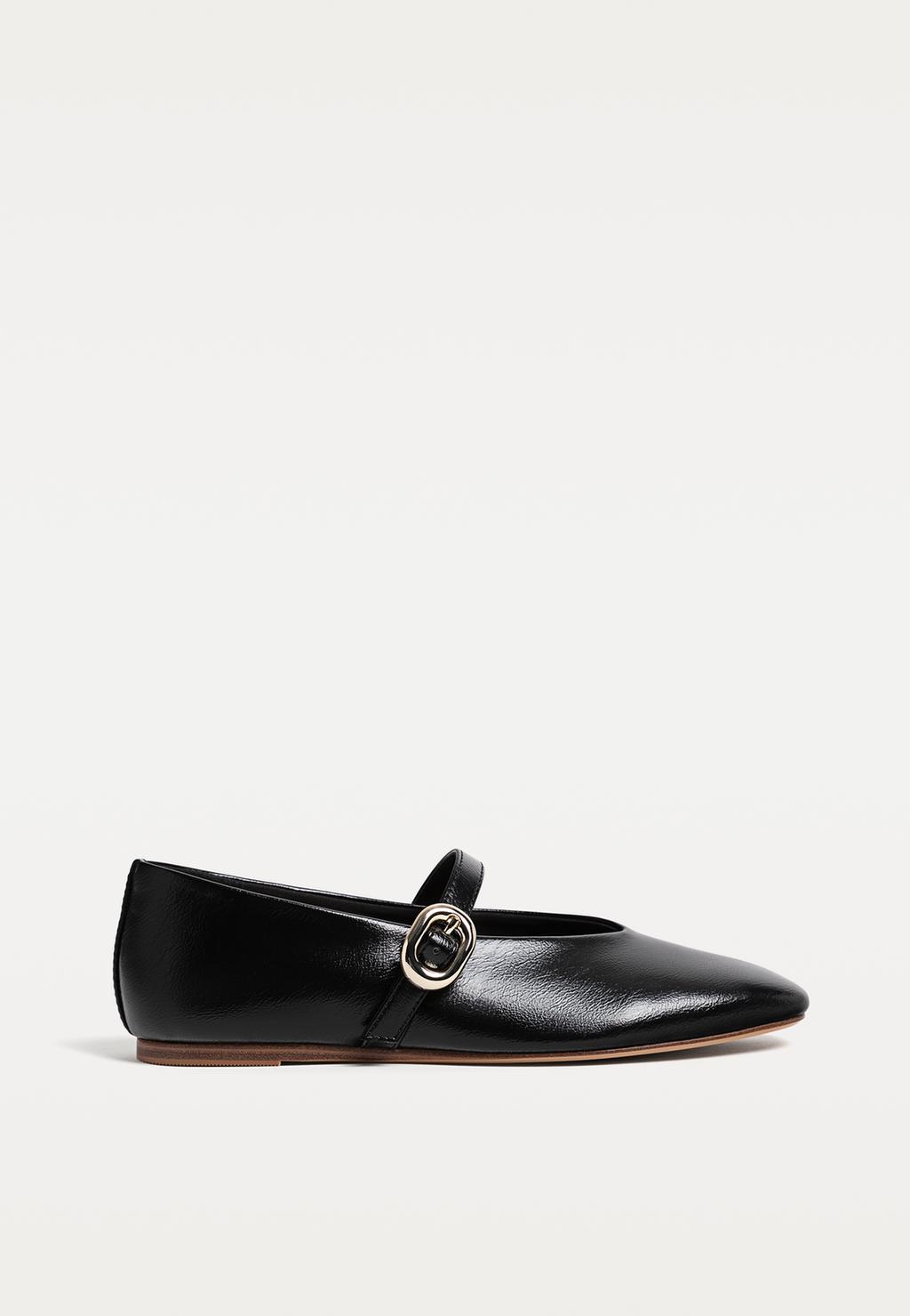 Ballet flats with a round vamp