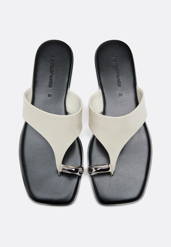 sandalias plana tipo pala detalle