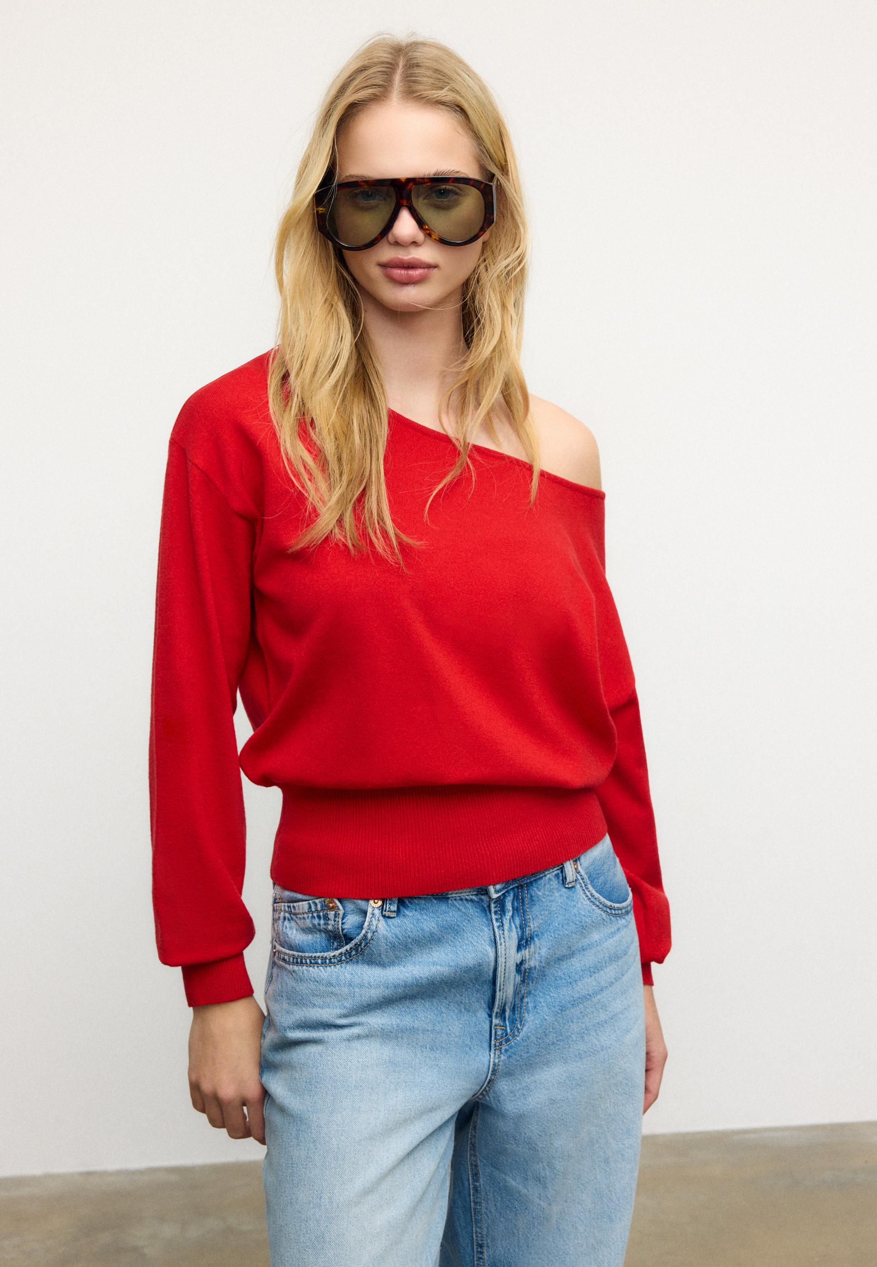 Asymmetric knit sweater — Red