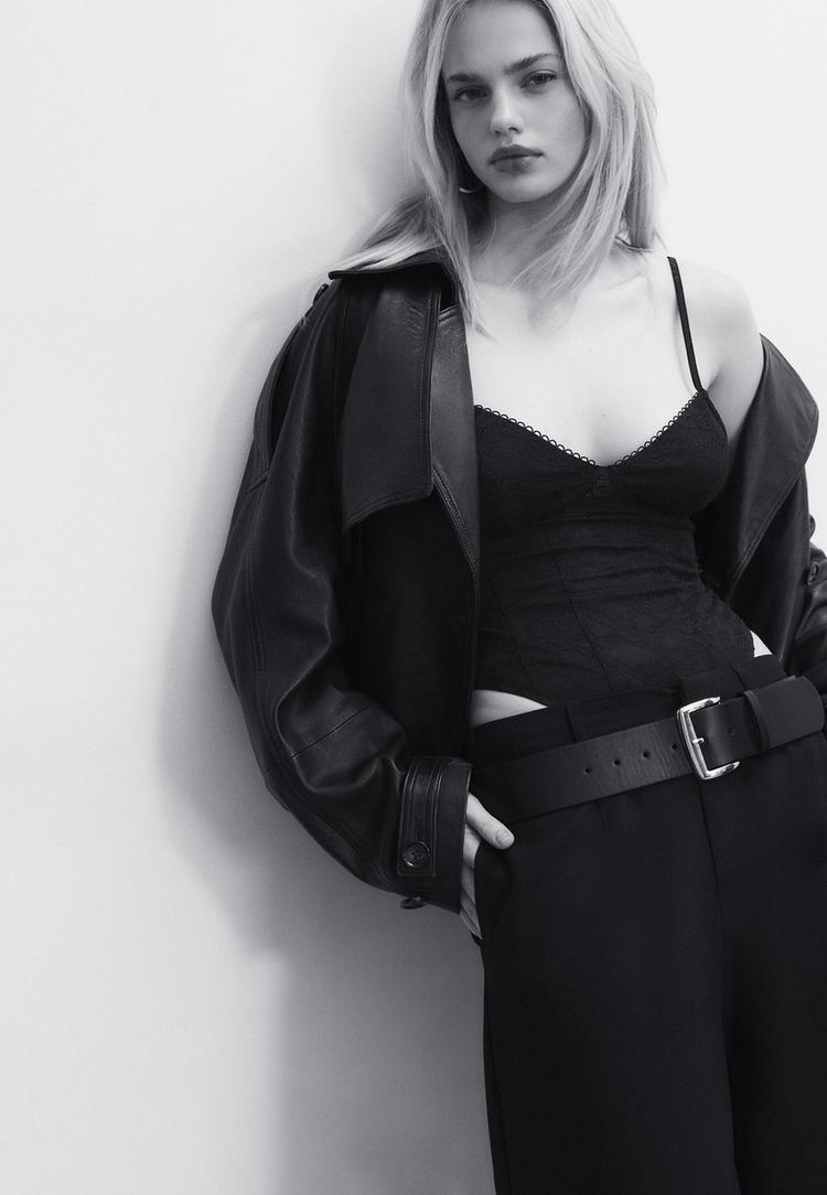 Stradivarius Κορμάκι Με Τιράντες Και Δαντέλα Μαύρο M φωτογραφία