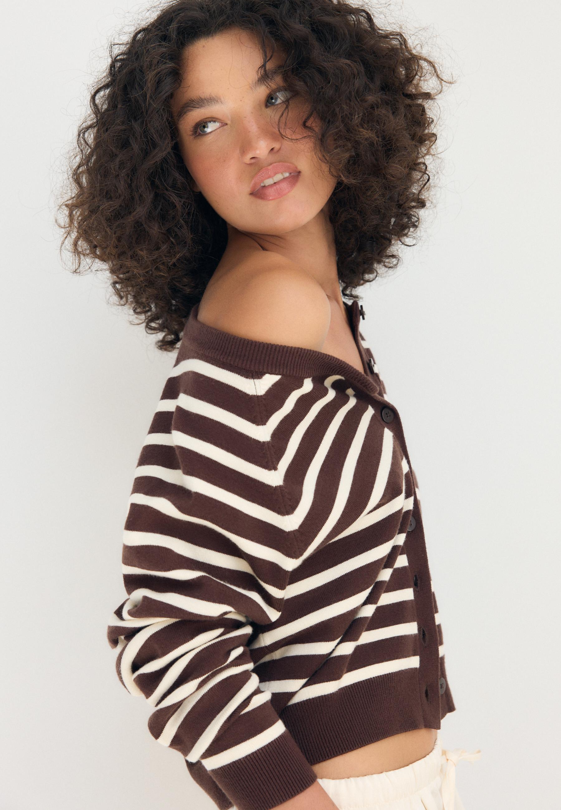 Button-up knit cardigan with raglan sleeves — Brown