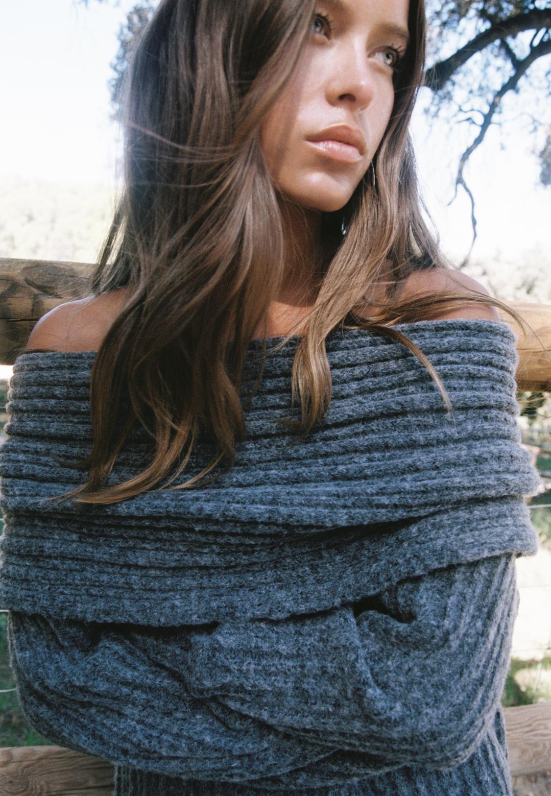 Asymmetric knit off-the-shoulder sweater Women's fashion