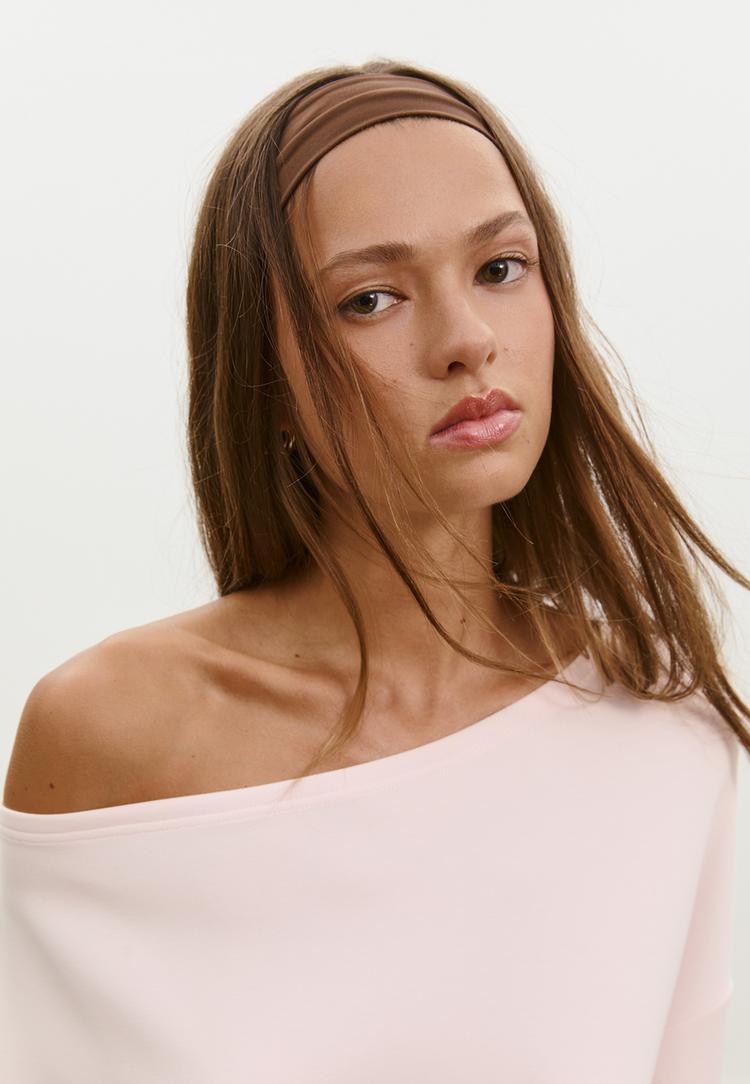 sudadera hombro descubierto tacto suave