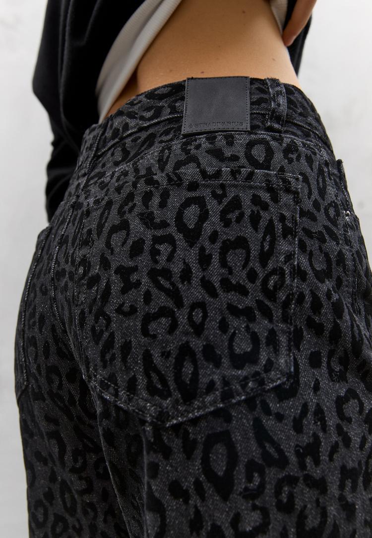 jeans stampa floccata leopardata
