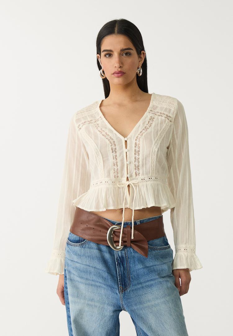 blusa fluida encaje