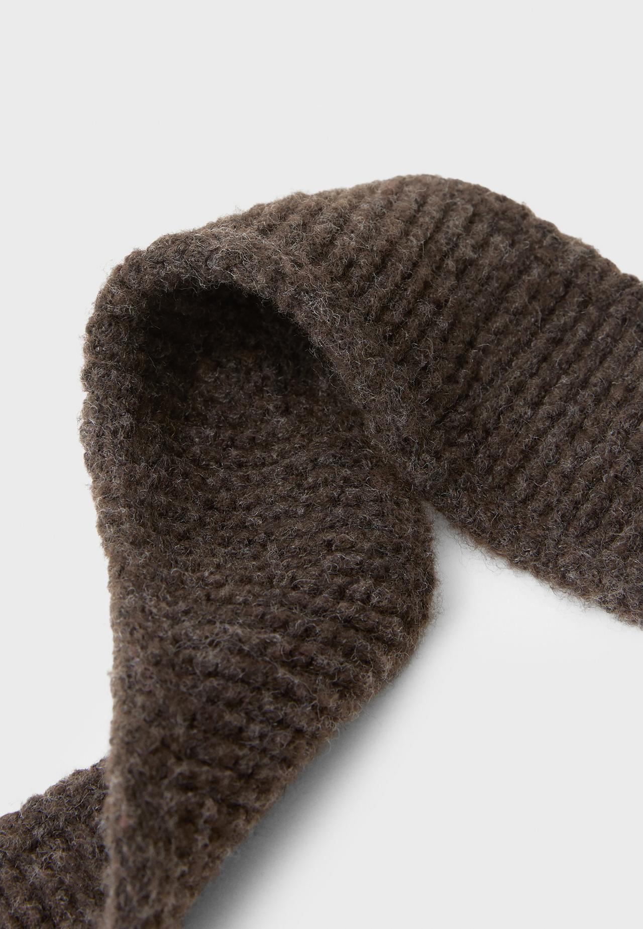 Triangular scarf — Brown