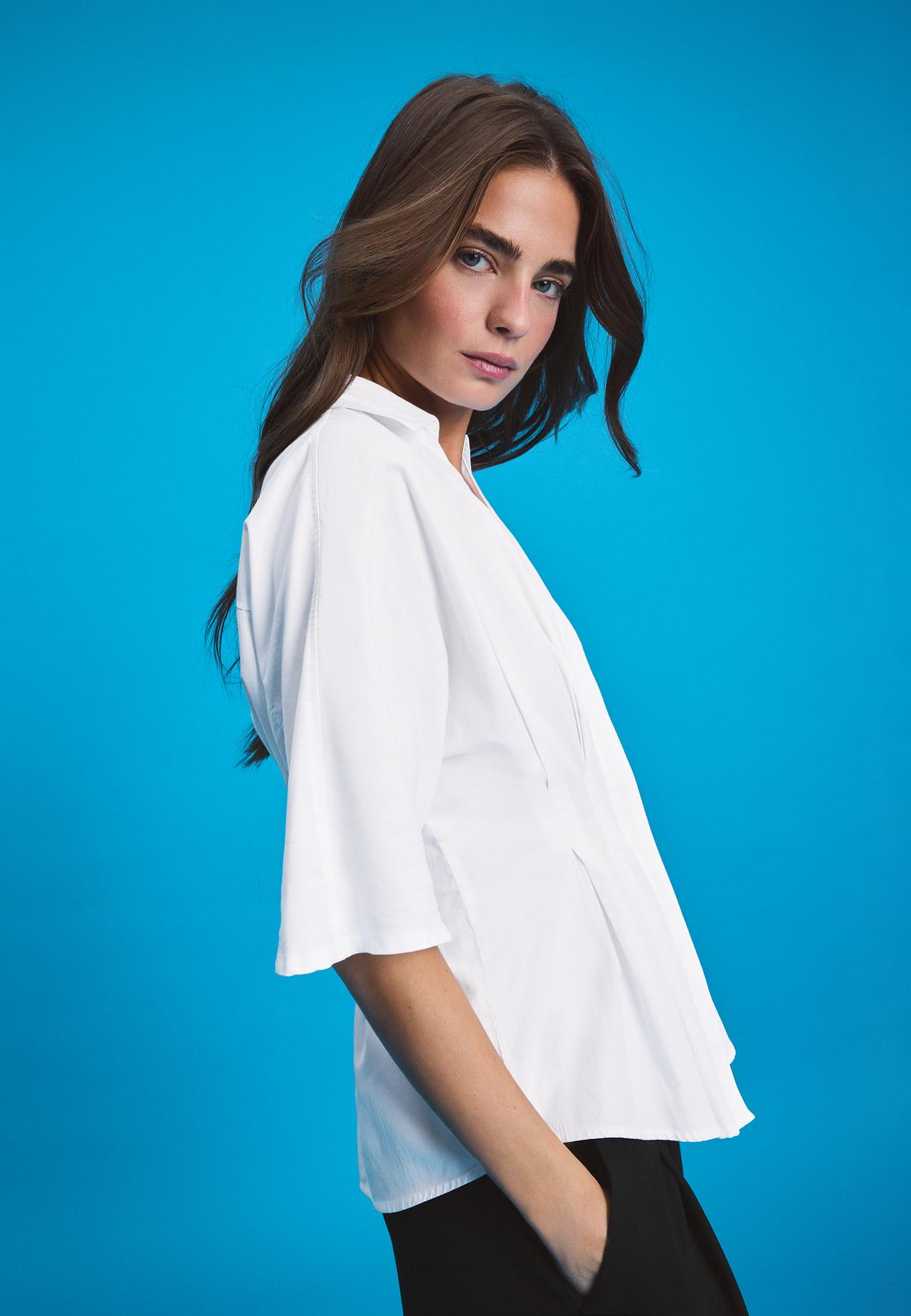 Fitted kimono sleeve shirt with pleats — White
