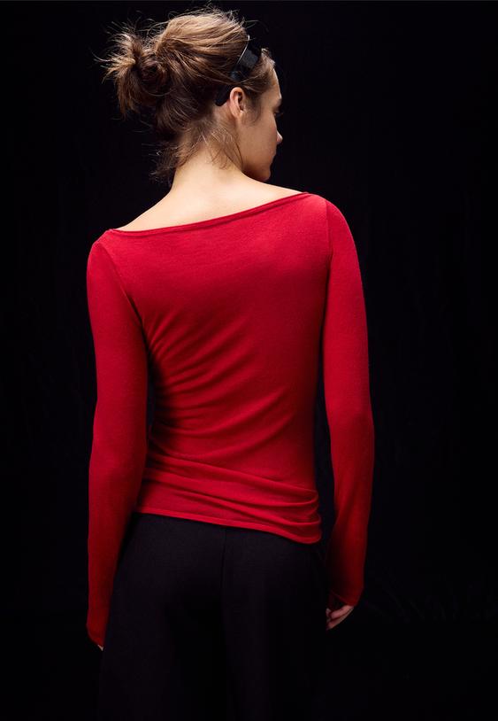 Basicowy sweter z wełny i jedwabiu z dekoltem łódką