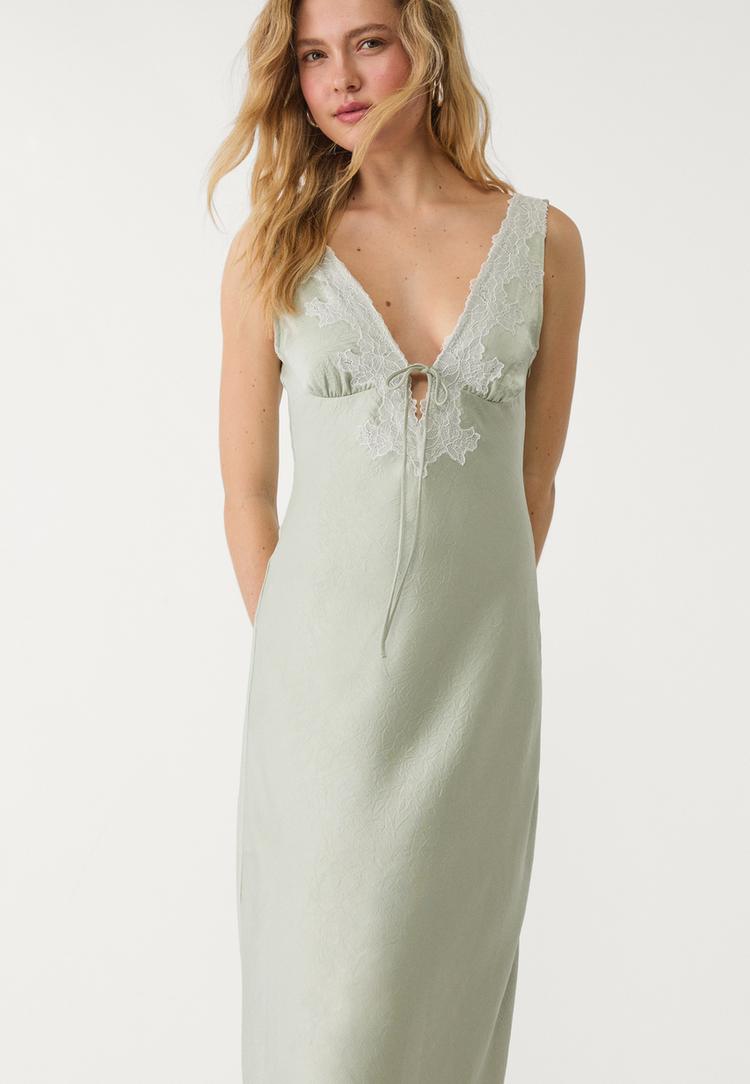 vestido midi satinado encaje