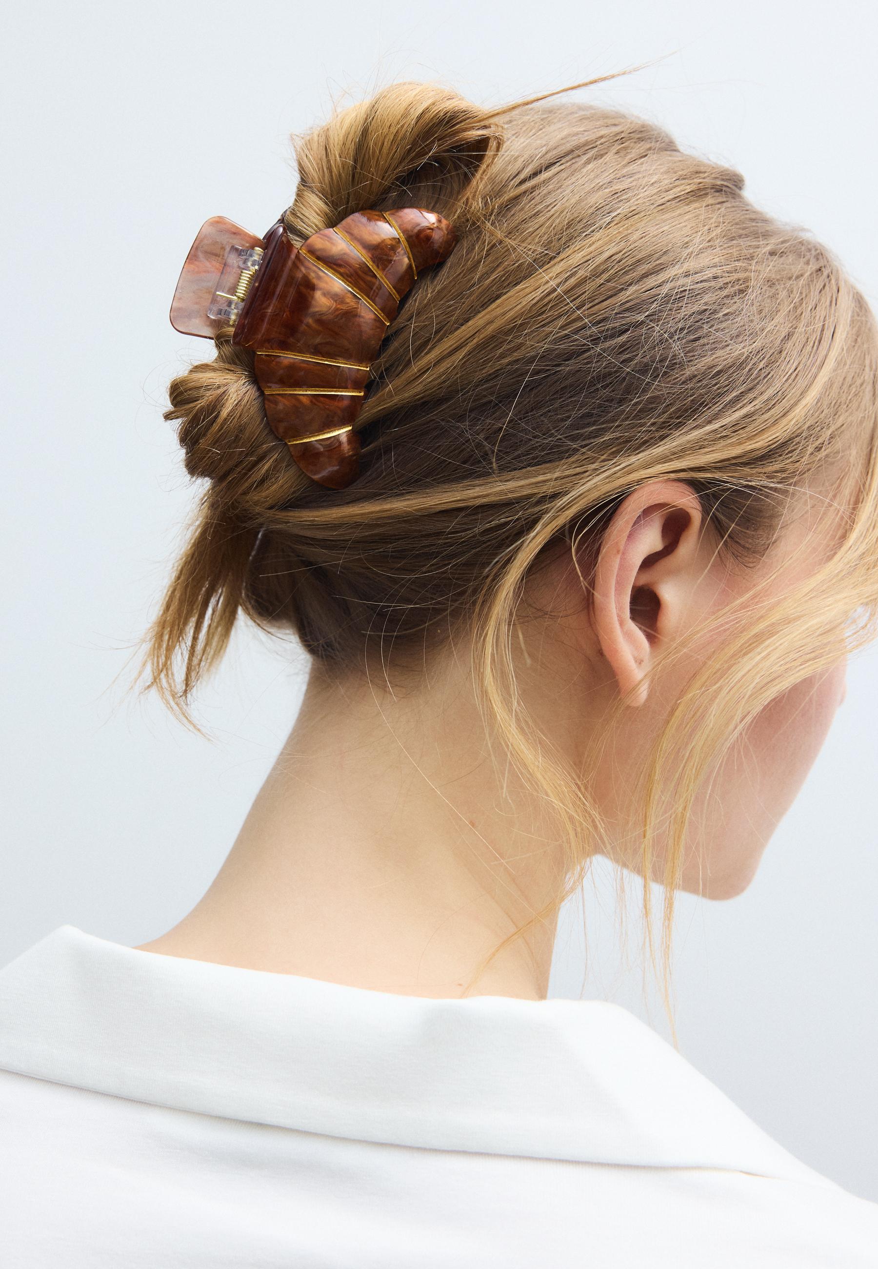 Croissant hair clip — Brown