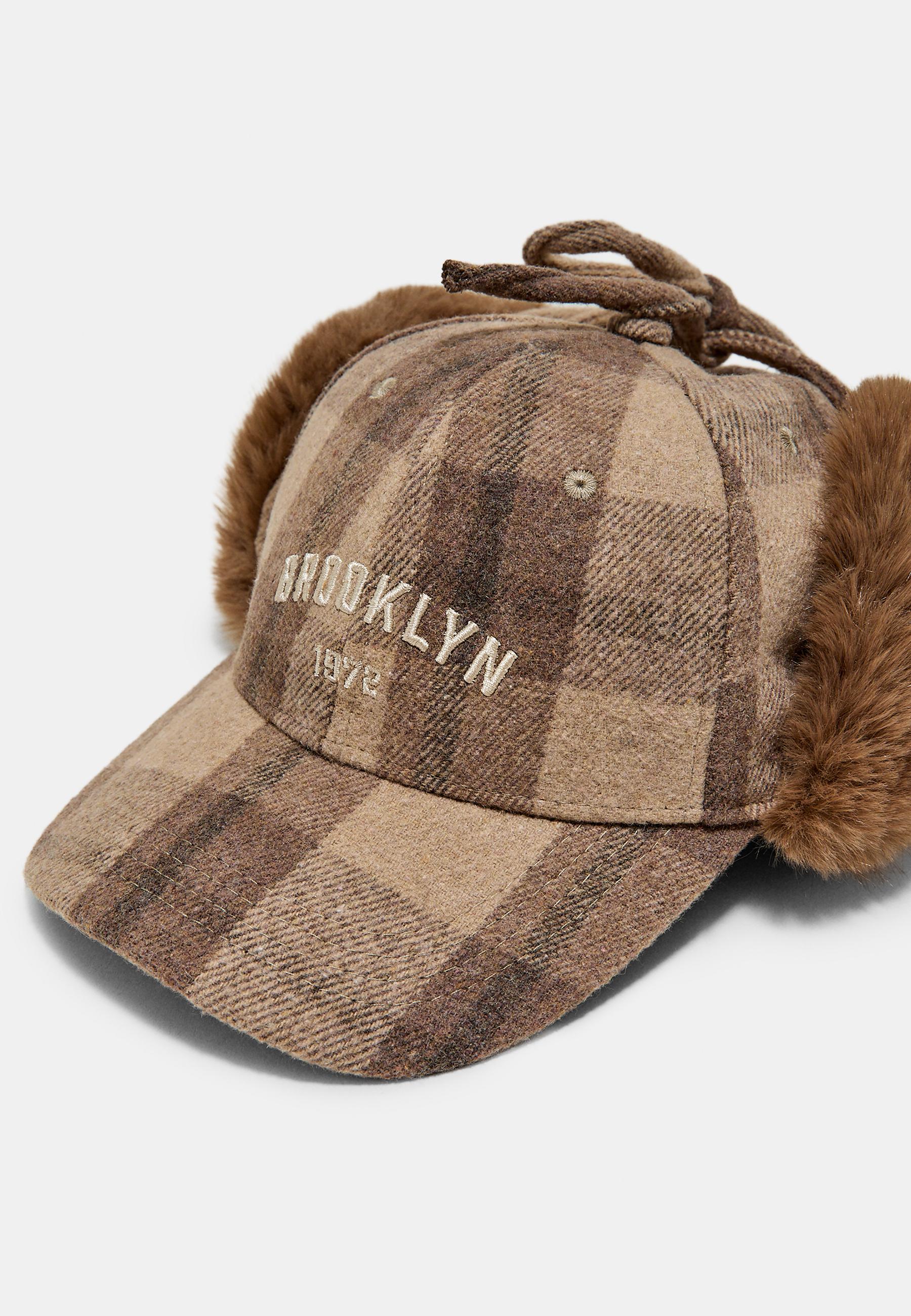 Faux fur check cap - Women's fashion | Stradivarius Ecuador