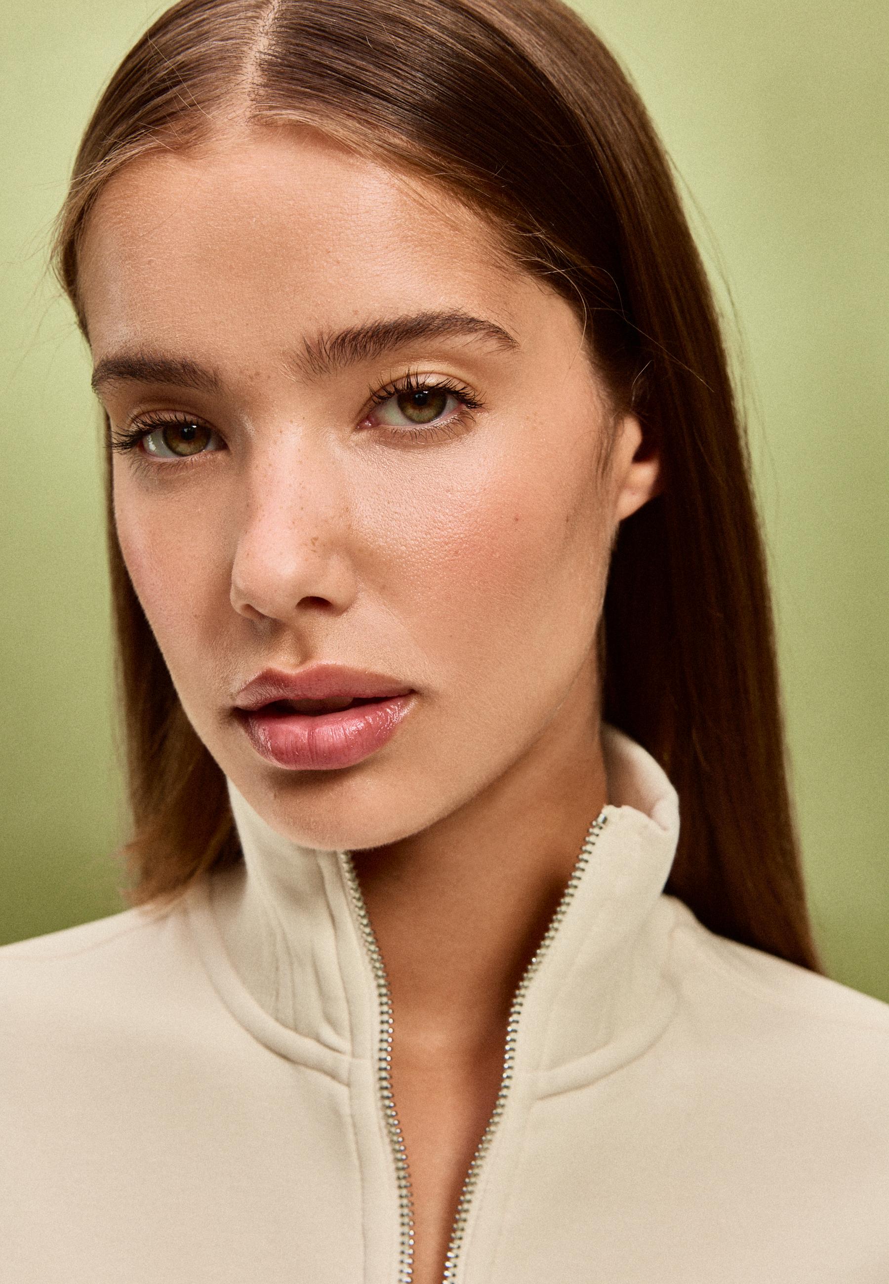 B09 Cropped High-Neck Zip-Up Sweatshirt — Vanilla