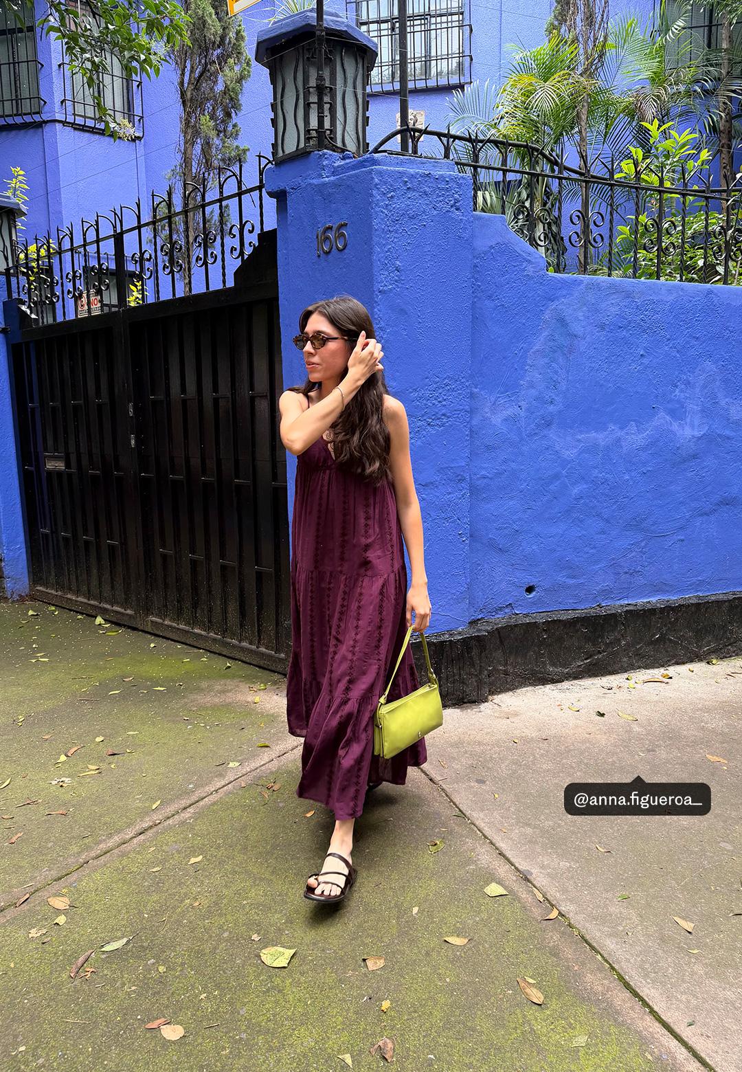Long flowing dress with open back — Purple