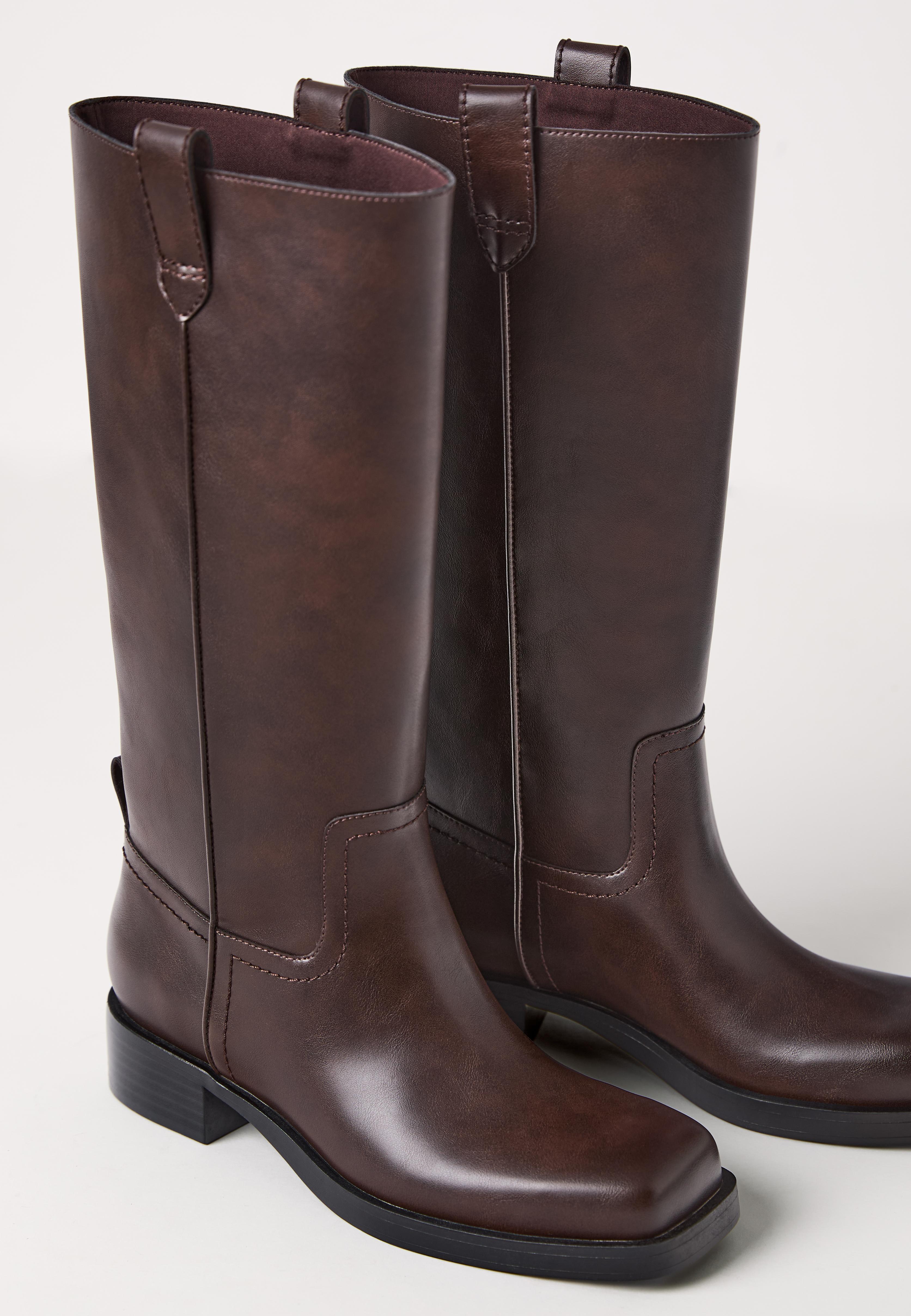 Flat leather effect boots — BROWN