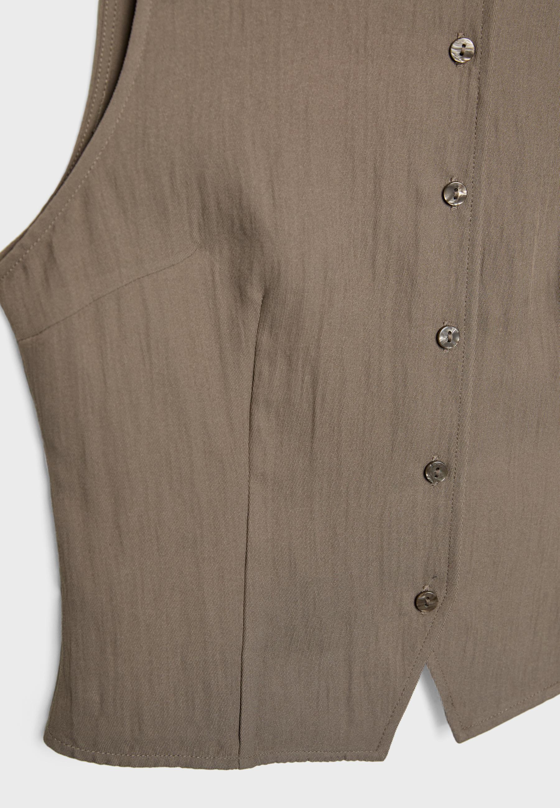 Regular buttoned waistcoat — Pale camel