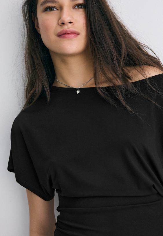 tshirt de manga curta com decote barco