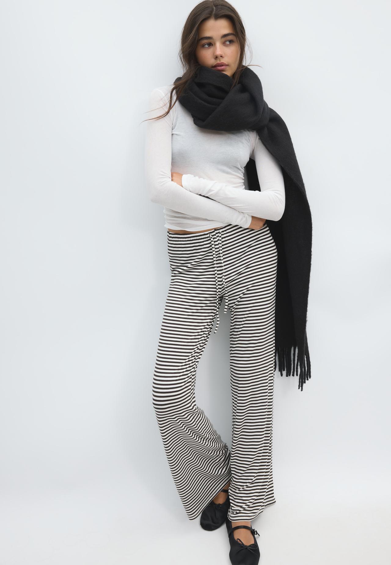 Medium basic scarf — Black