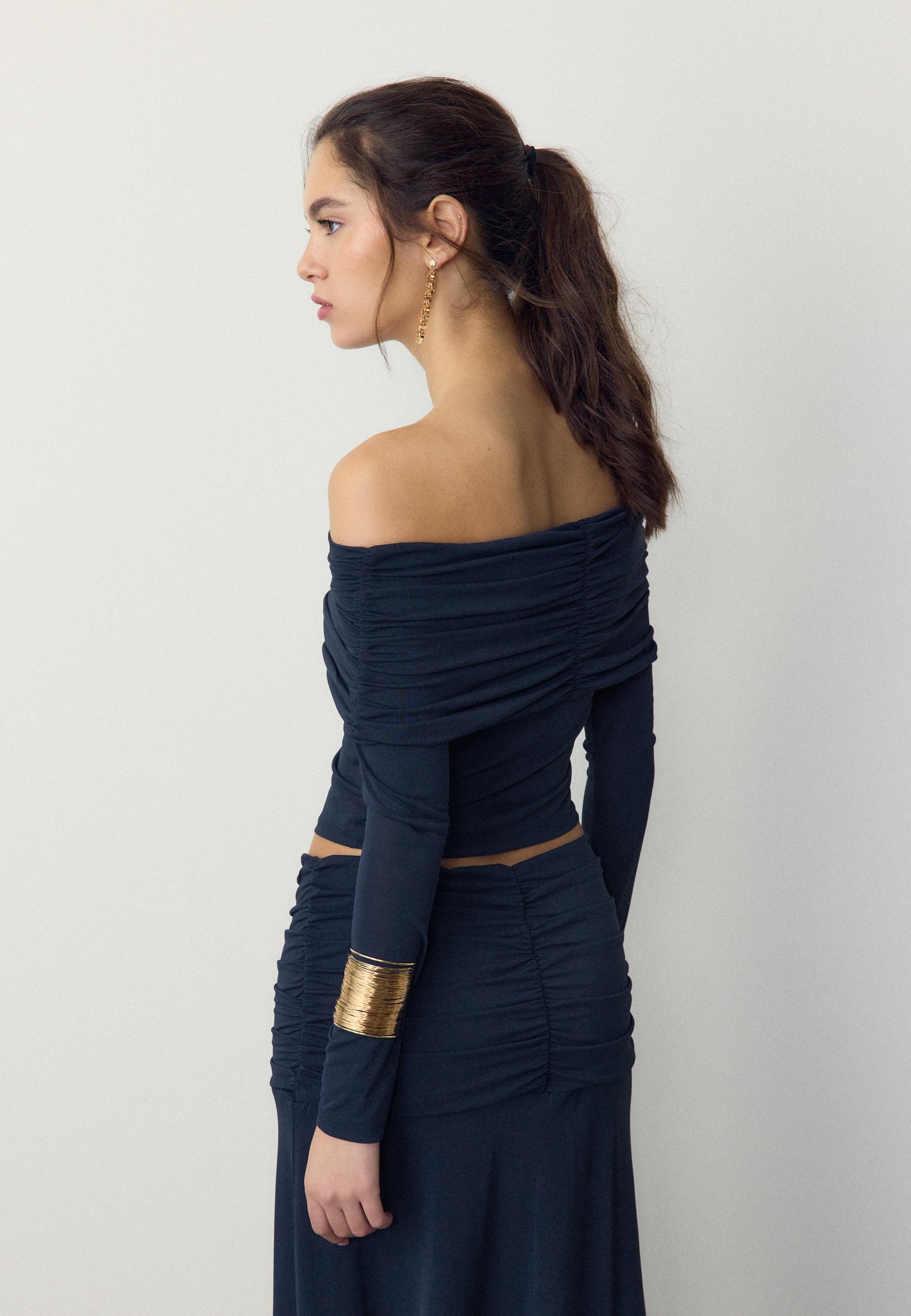 Off-the-shoulder T-shirt - Women's fashion | Stradivarius Saudi Arabia