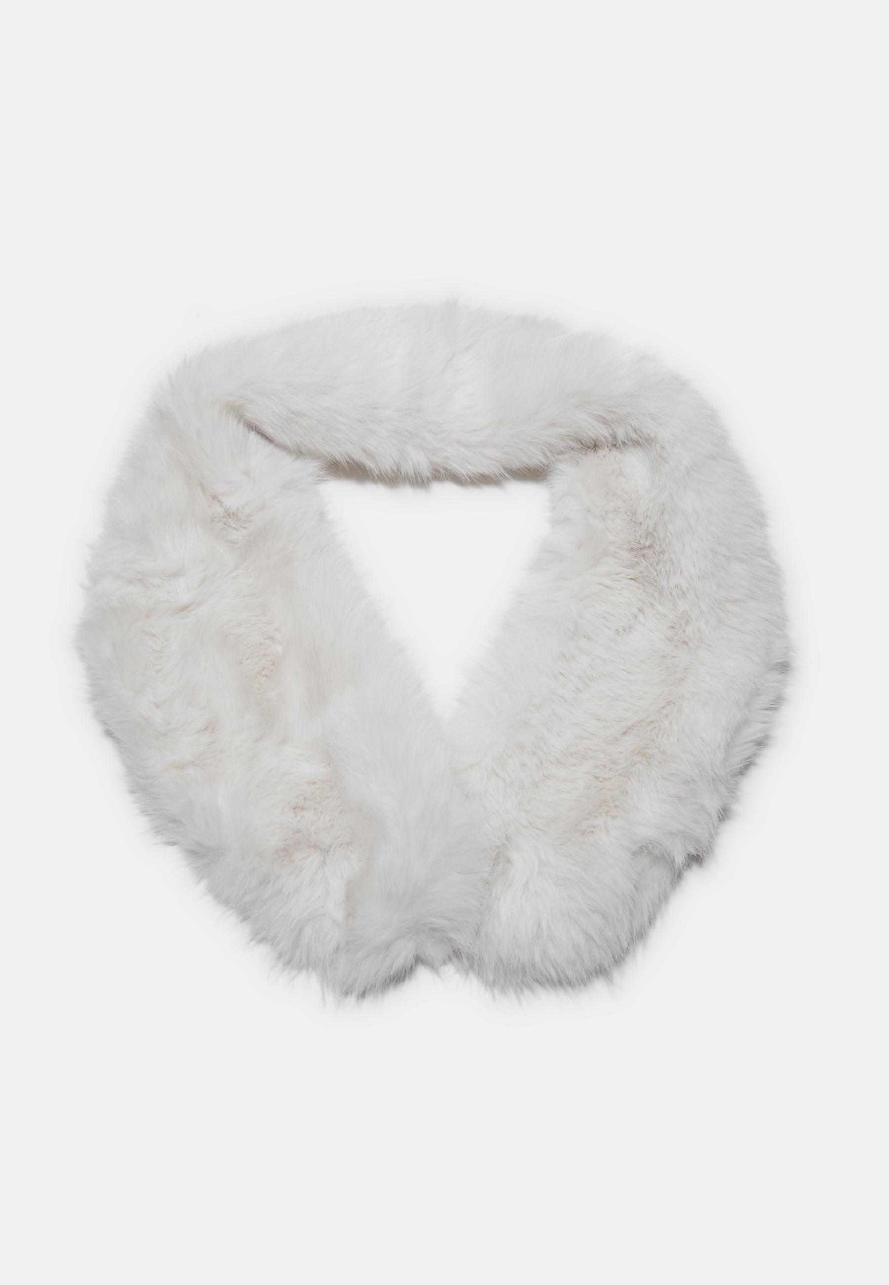 white fur scarf