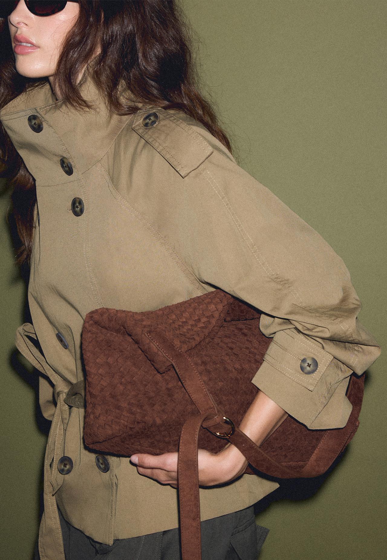 Braided shoulder bag — Brown