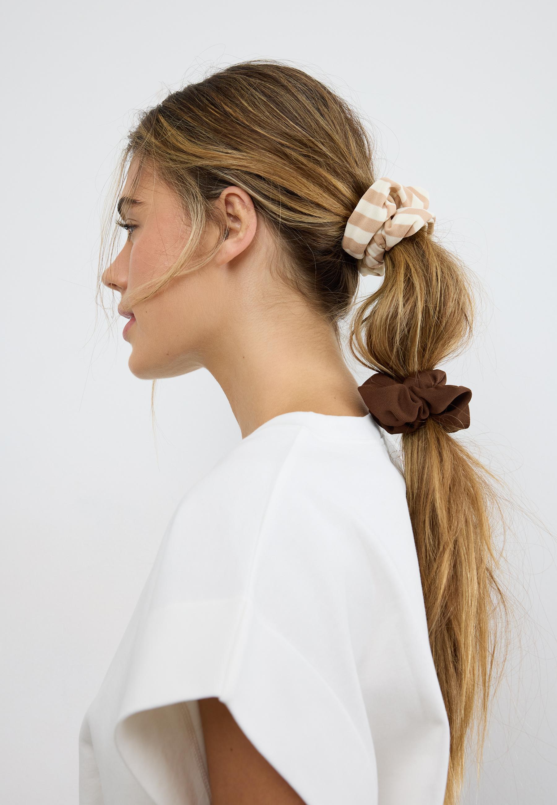 Set of 3 striped scrunchies — Brown