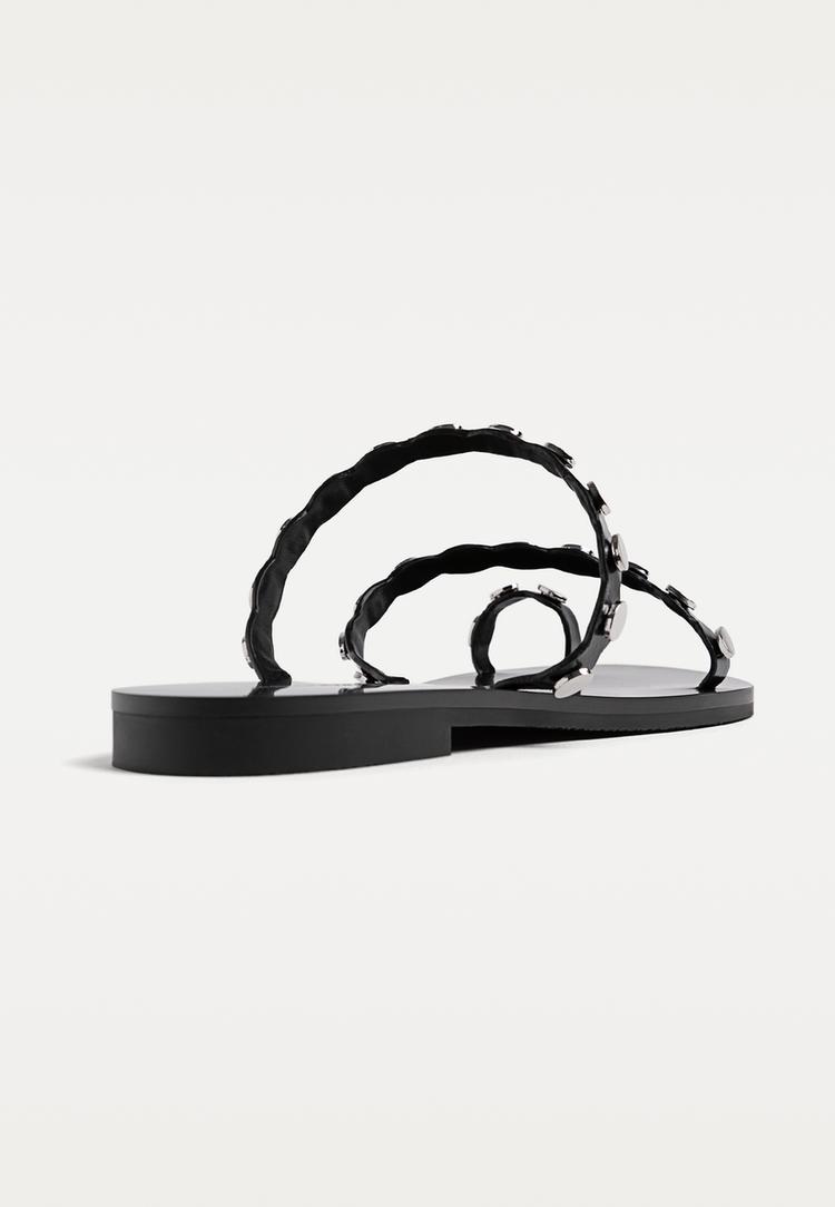 sandalias planas tachas