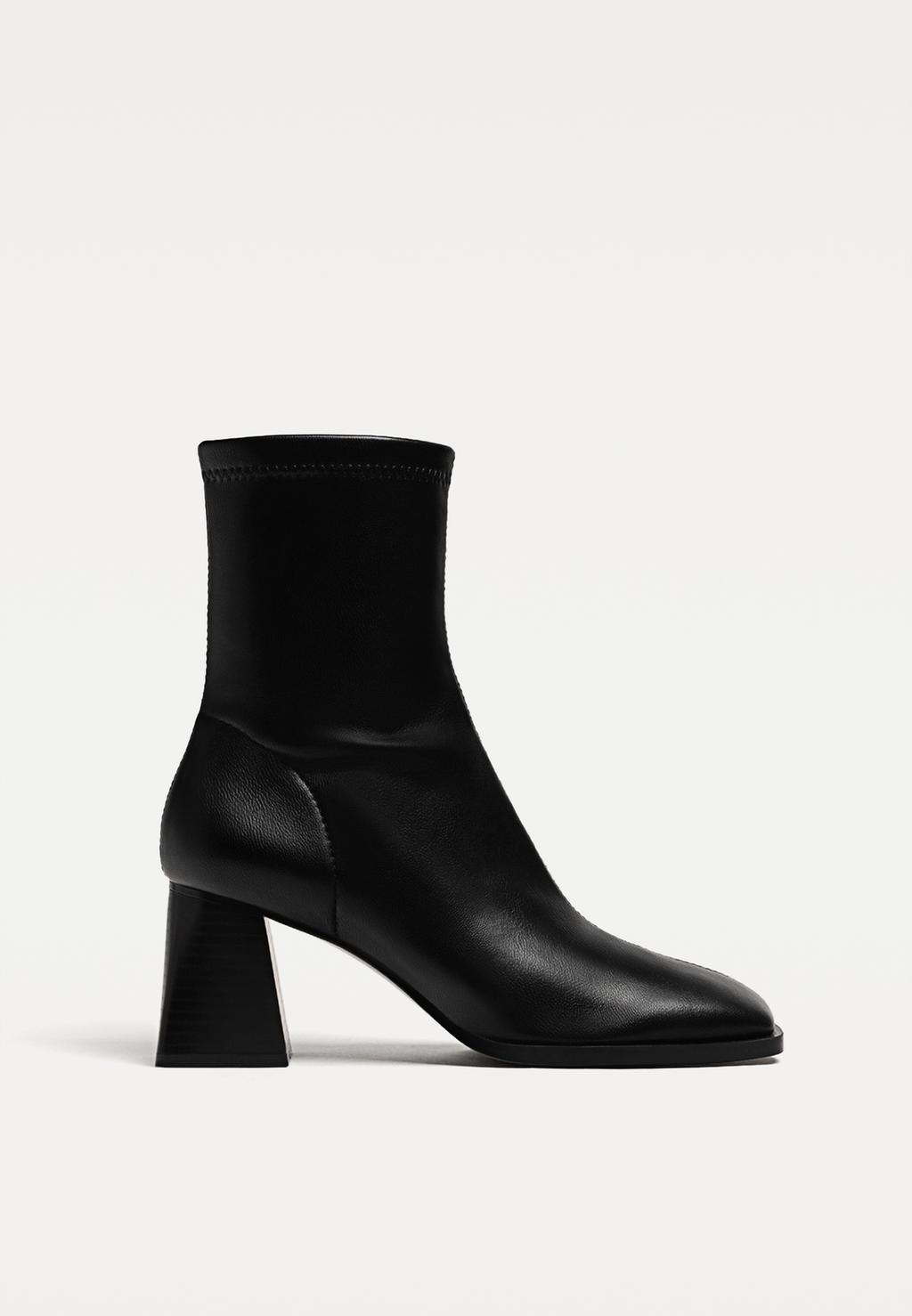 Mid-heel boots with stretch legs