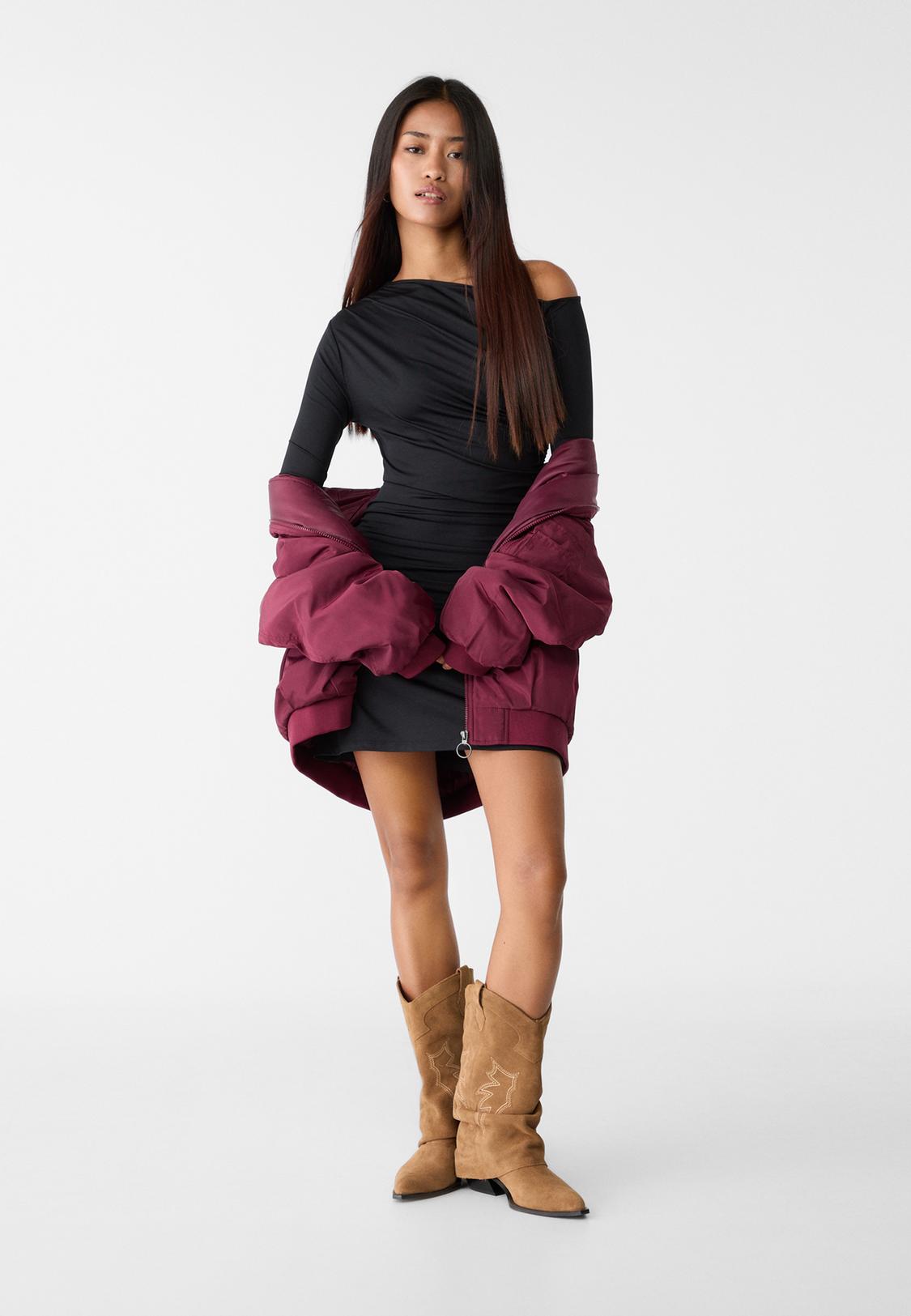 Kurzes asymmetrisches Kleid1